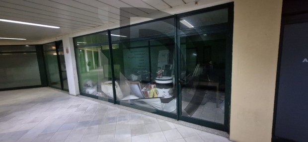 Loja comercial em Castelões de Cepeda - Paredes